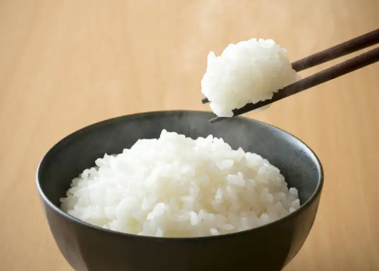 How to Eat Rice With Chopsticks - Guide to Korean Table Etiquette